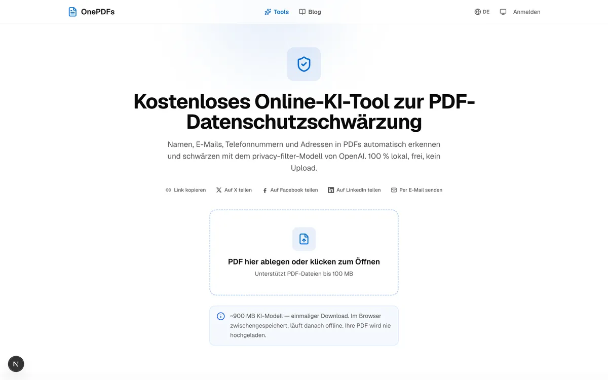 Smart-Redact-Landingpage mit Upload-Bereich und Hinweis auf den Modell-Download von ca. 900 MB